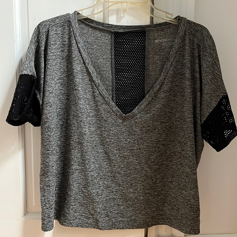 BEYOND Yoga gray T-shirt with black mesh size large cropped soft material